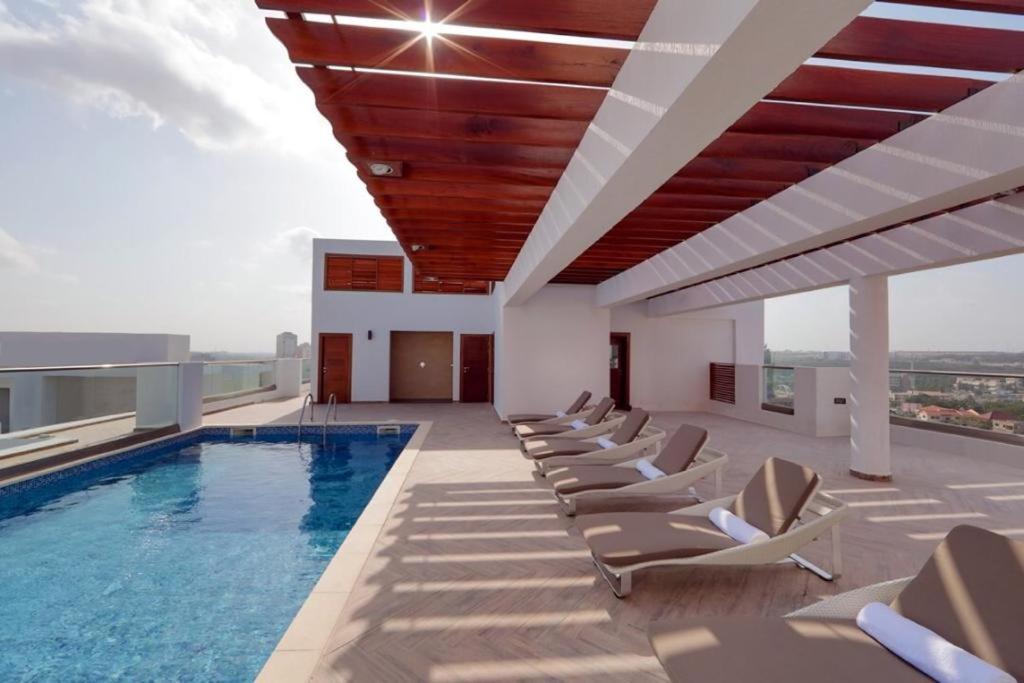 The Gallery Luxury Suites Cpg Източен Легон Екстериор снимка